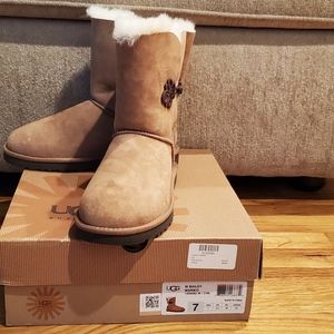 Brand new UGG chestnut bailey mariko